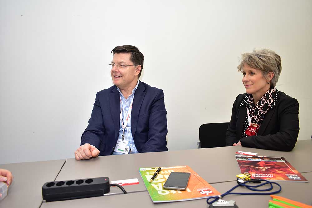 Hubert Soviche, VP Graphic Communications, EMEA și Mary Beth Gilbert, Vice President General Manager Production Inkjet and Packaging Business