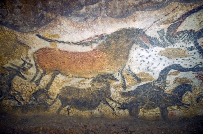 Pictură rupestră din peștera Lascaux, Franța (cca. 40 000 î.Hr.)
