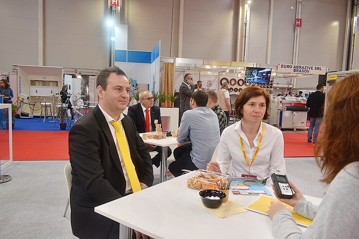 Daniel Szilagyi, ROBOT Sales Engineer și Lavinia Elena Iclozan, Marketing Specialist
